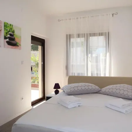 Haus Mate 100s *