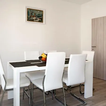 Apartment Haus Mate 100s Split