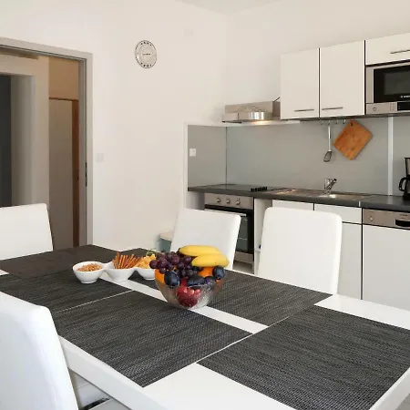 Haus Mate 100s * Split